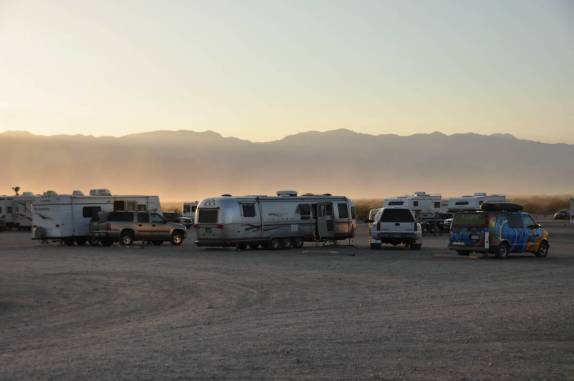 Acampamento de traillers no Death Valley National Park, na Califórinia - EUA